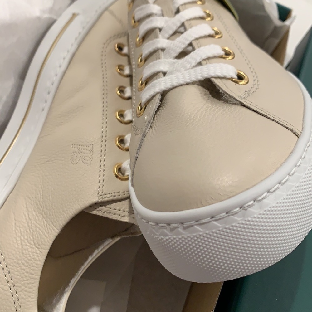 Women's Lace Up Sneakers. Beige Leather. Never worn - Picture 9 of 12